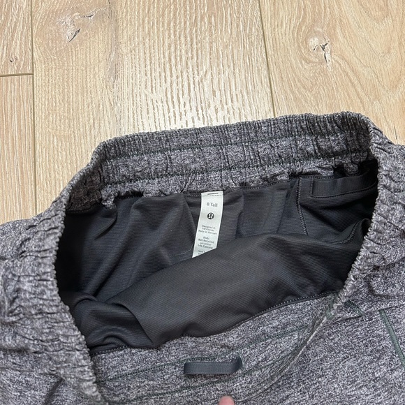 Lululemon hotty hot medium rise tall 4’ size 8 - Picture 4 of 4